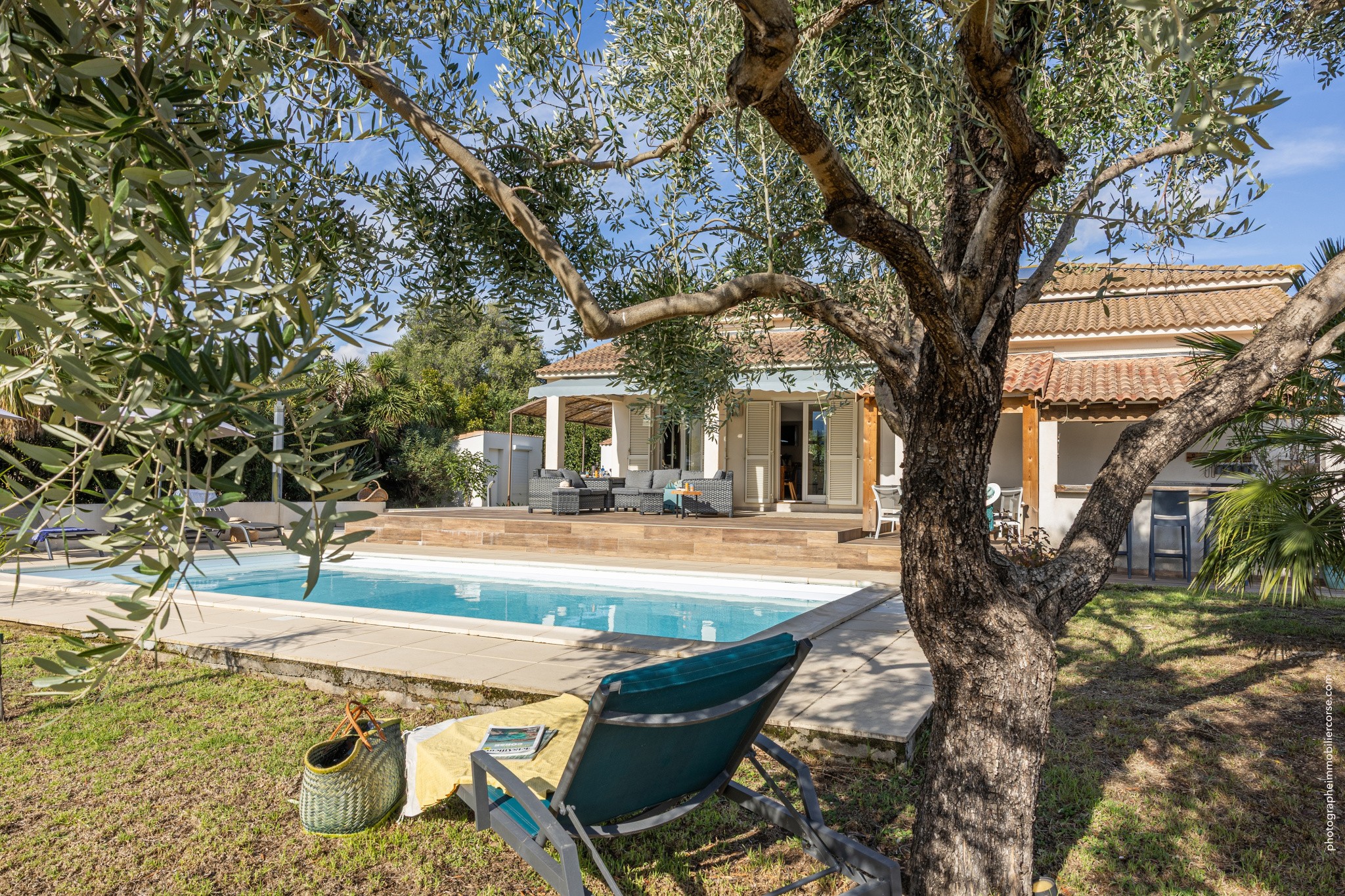 Maison contemporaine avec dépendance et piscine   Quartier résidentiel à Borgo — photo 3