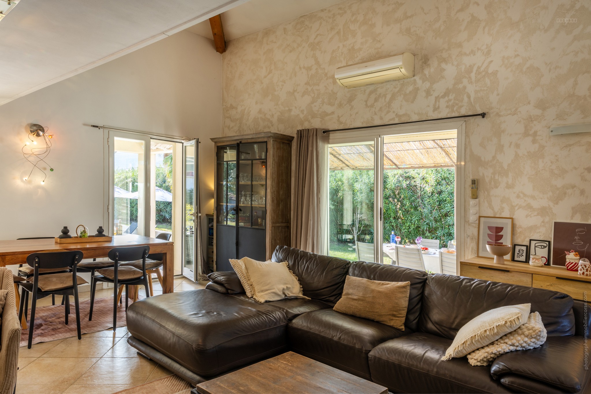 Maison contemporaine avec dépendance et piscine   Quartier résidentiel à Borgo — photo 13