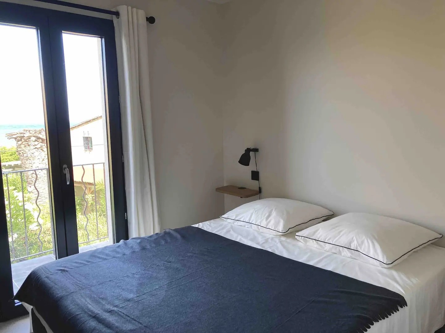 Maison contemporaine rénovée   95m2   Accès direct à la plage   Marines de Bravone — photo 7