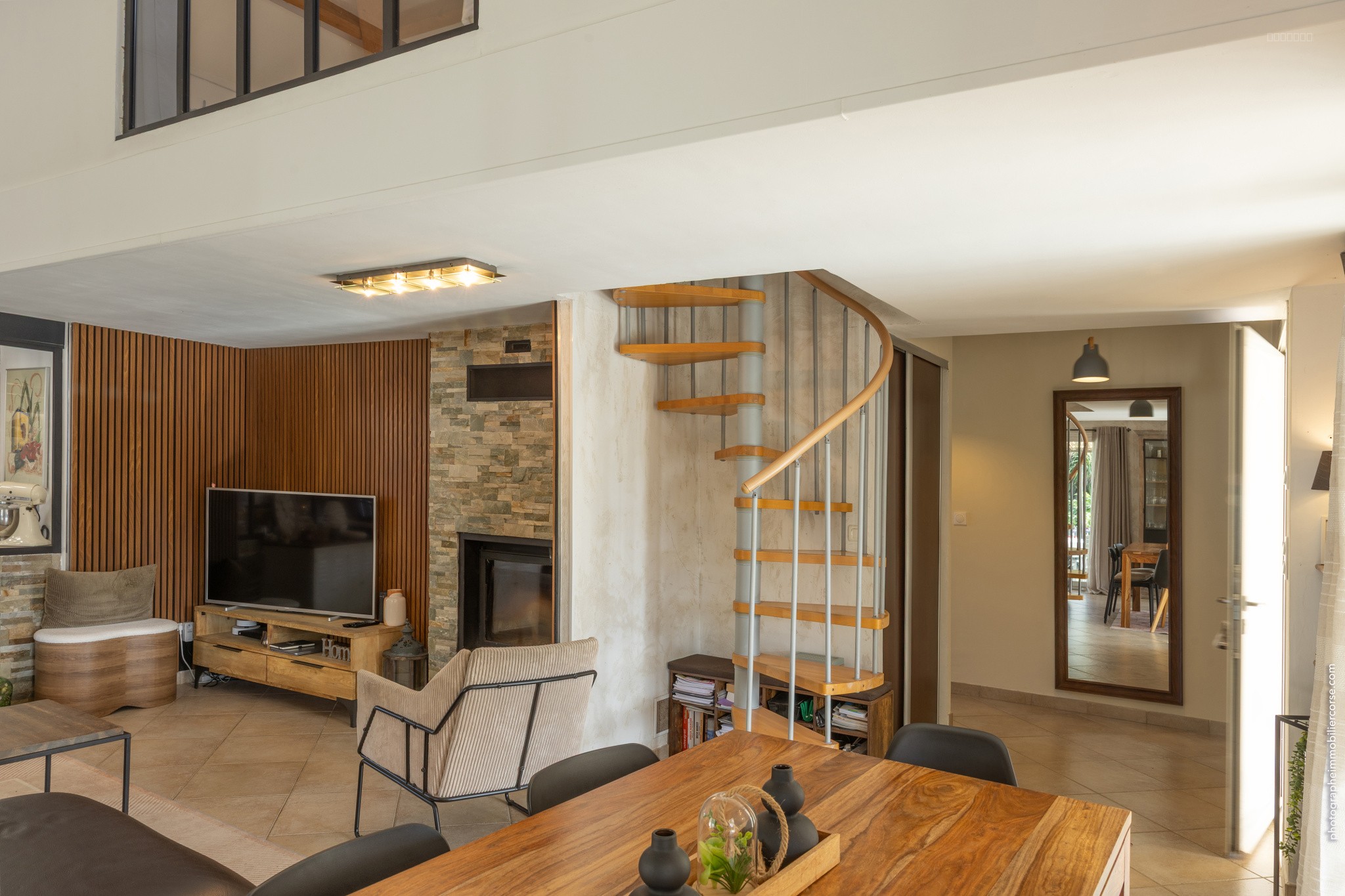 Maison contemporaine avec dépendance et piscine   Quartier résidentiel à Borgo — photo 15