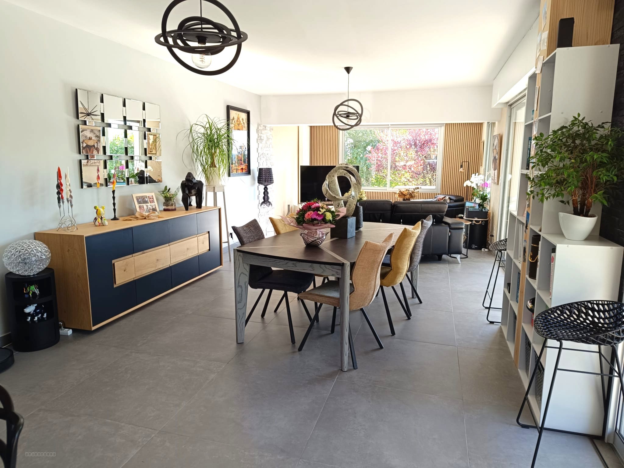 CREUZIER-LE-VIEUX, MAISON D'ARCHITECTE AVEC VUE IMPRENABLE — photo 4