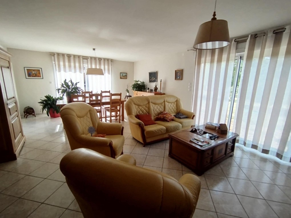 CUSSET, ENVIRONNEMENT CHAMPETRE, JOLIE LONGERE RENOVEE — photo 6