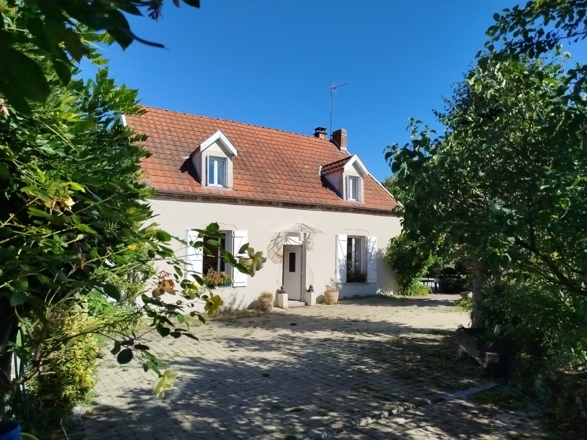SORTIE BELLERIVE, COQUETTE MAISON AVEC PISCINE DANS UN PARC ARBORÉ — photo 12