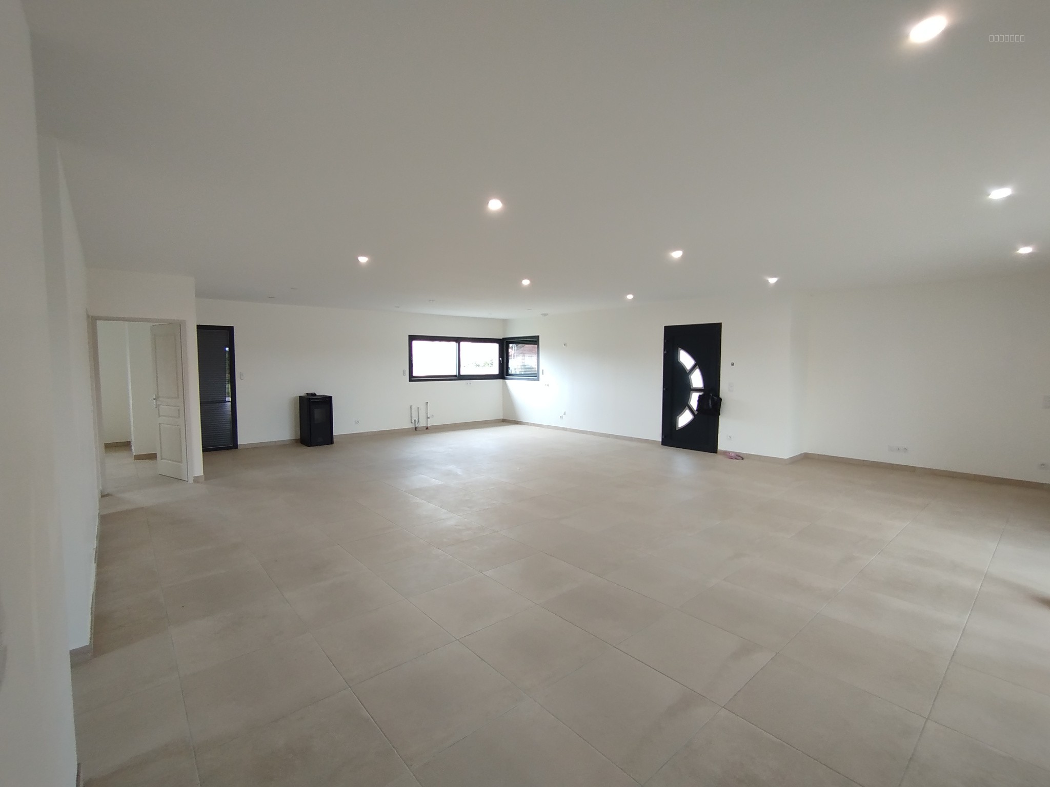 SORTIE BELLERIVE, A QUELQUES MINUTES A PIED DES COMMERCES, MAISON DE TYPE 4 — photo 5