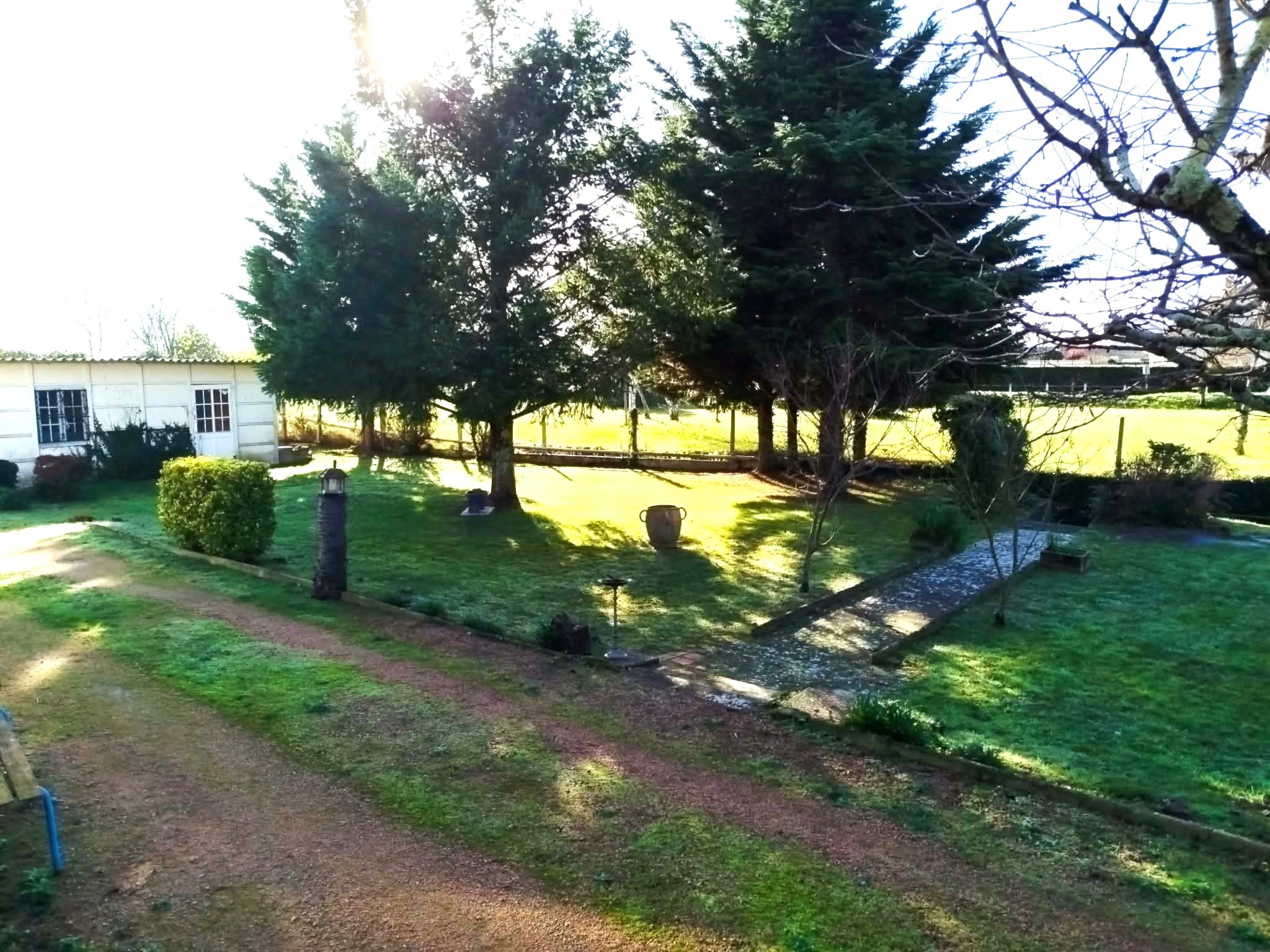 SORTIE BELLERIVE, MAISON DE PLAIN PIED SUR JOLI JARDIN ARBORE — photo 8