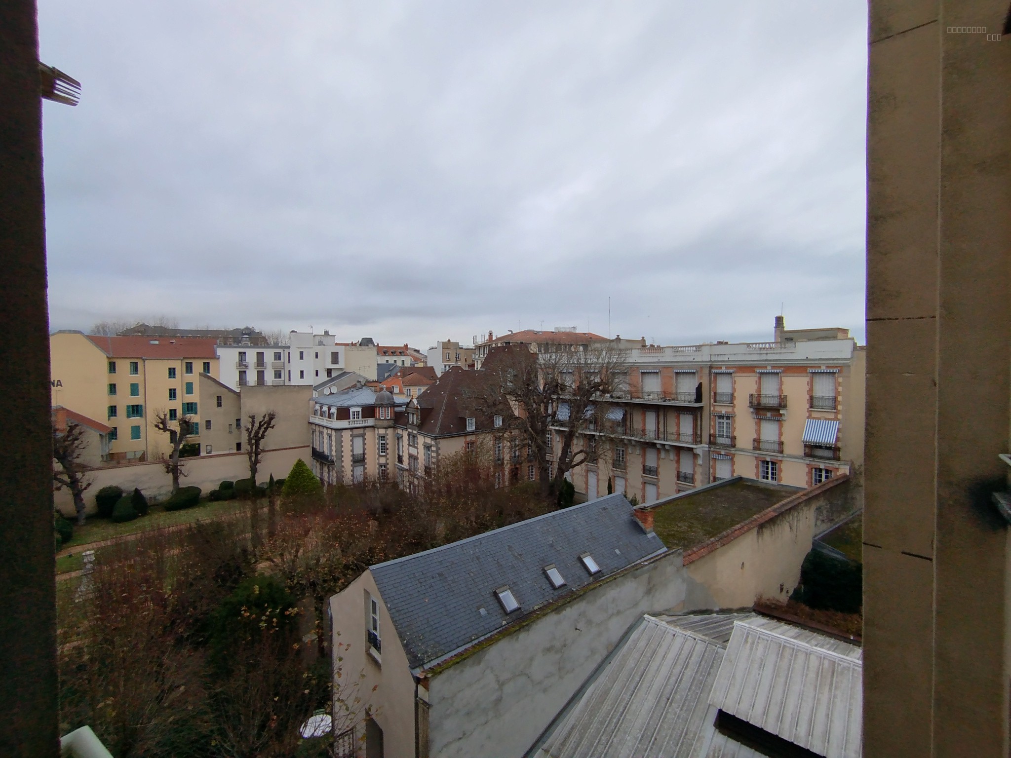 VICHY PARCS, BEL APPARTEMENT — photo 9