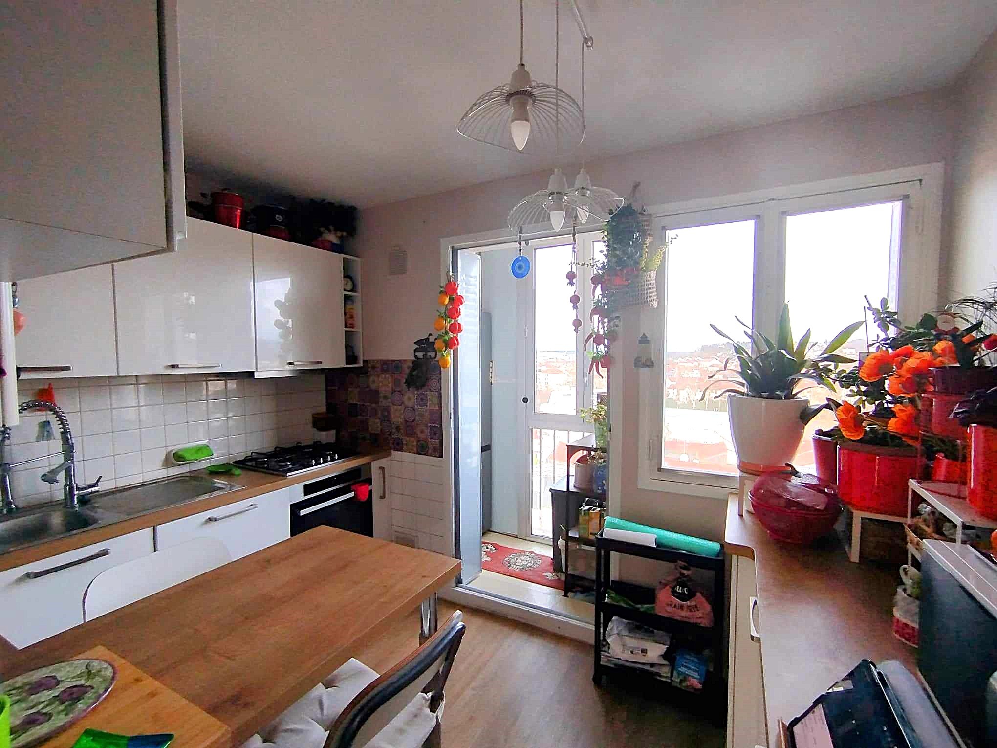 VICHY CENTRE VILLE, COQUET T3 RENOVE PROCHE MARCHE COUVERT — photo 3