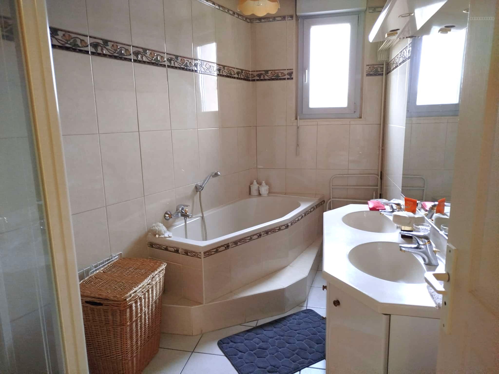 VICHY PARCS, BEL APPARTEMENT — photo 7