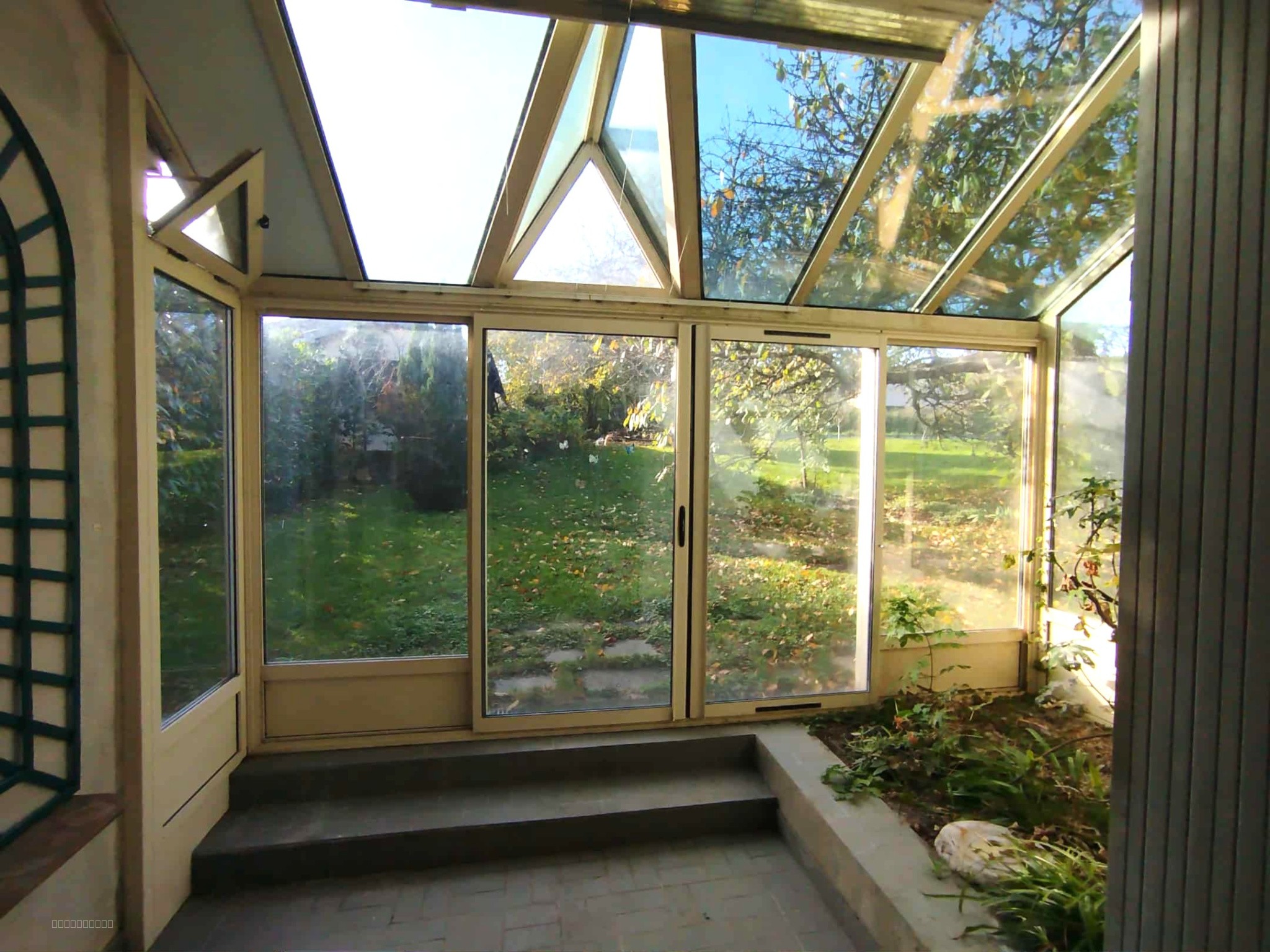 CREUZIER LE VIEUX, MAISON FAMILIALE AVEC JOLI JARDIN ARBORE — photo 6