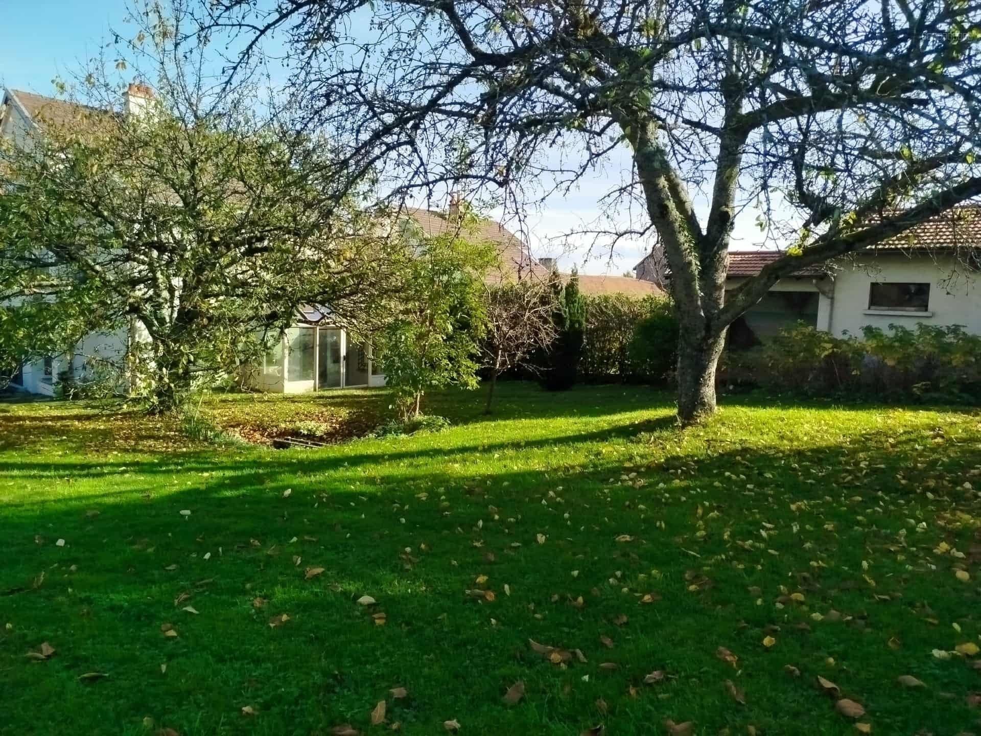 CREUZIER LE VIEUX, MAISON FAMILIALE AVEC JOLI JARDIN ARBORE — photo 13