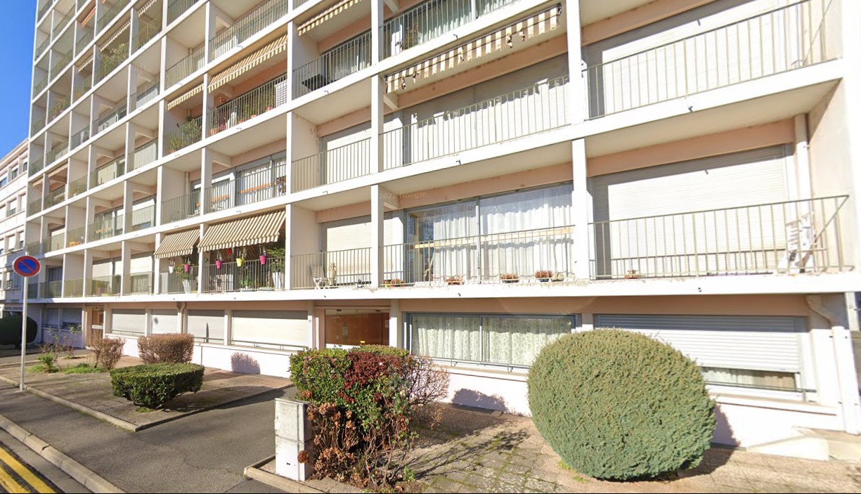 VICHY CENTRE VILLE, COQUET T3 RENOVE PROCHE MARCHE COUVERT — photo 9