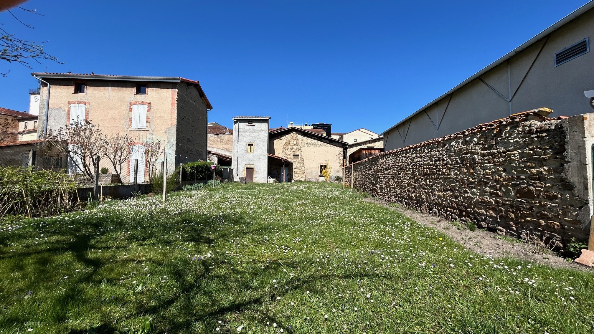 Maison de ville avec grange sur un terrain de 720 m2 — photo 2
