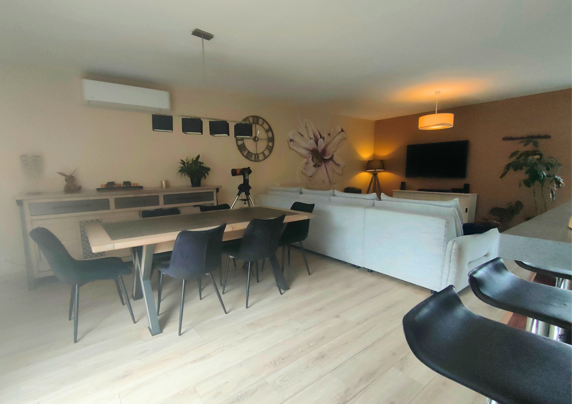Maison plain pied avec piscine et jardin — photo 4