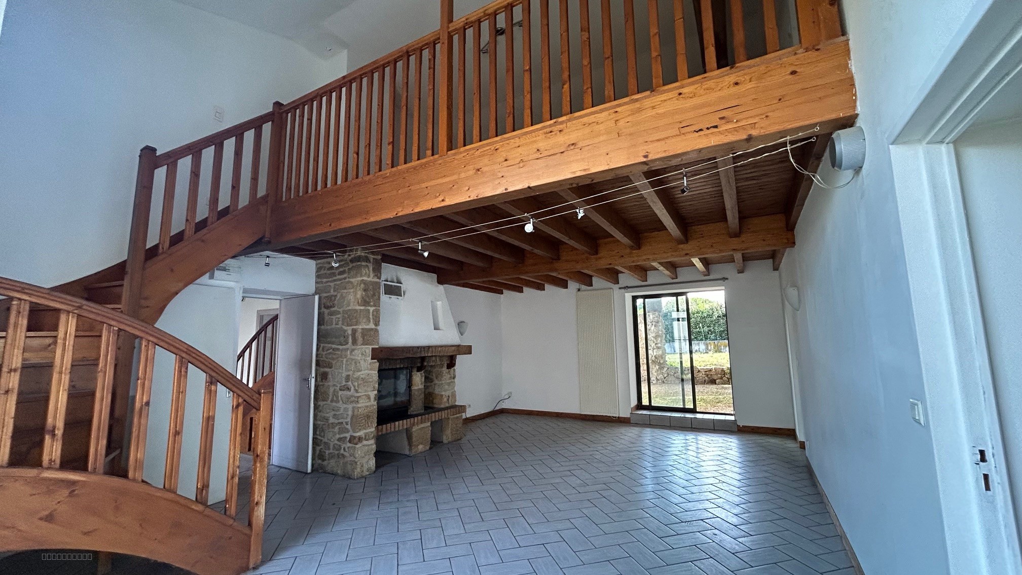 Maison avec jardin, cour et piscine sur un terrain clos de 360 m2 — photo 4
