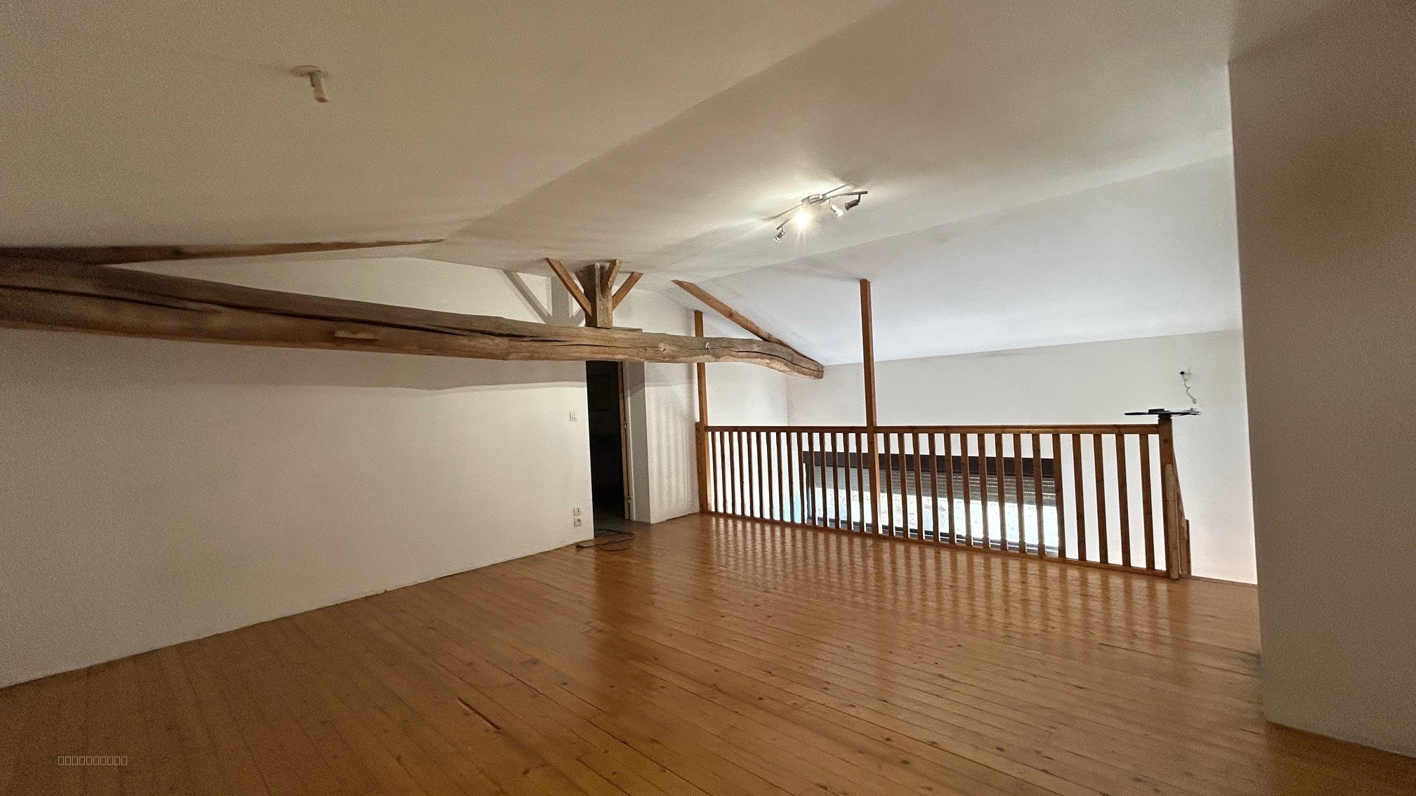 Maison avec jardin, cour et piscine sur un terrain clos de 360 m2 — photo 8