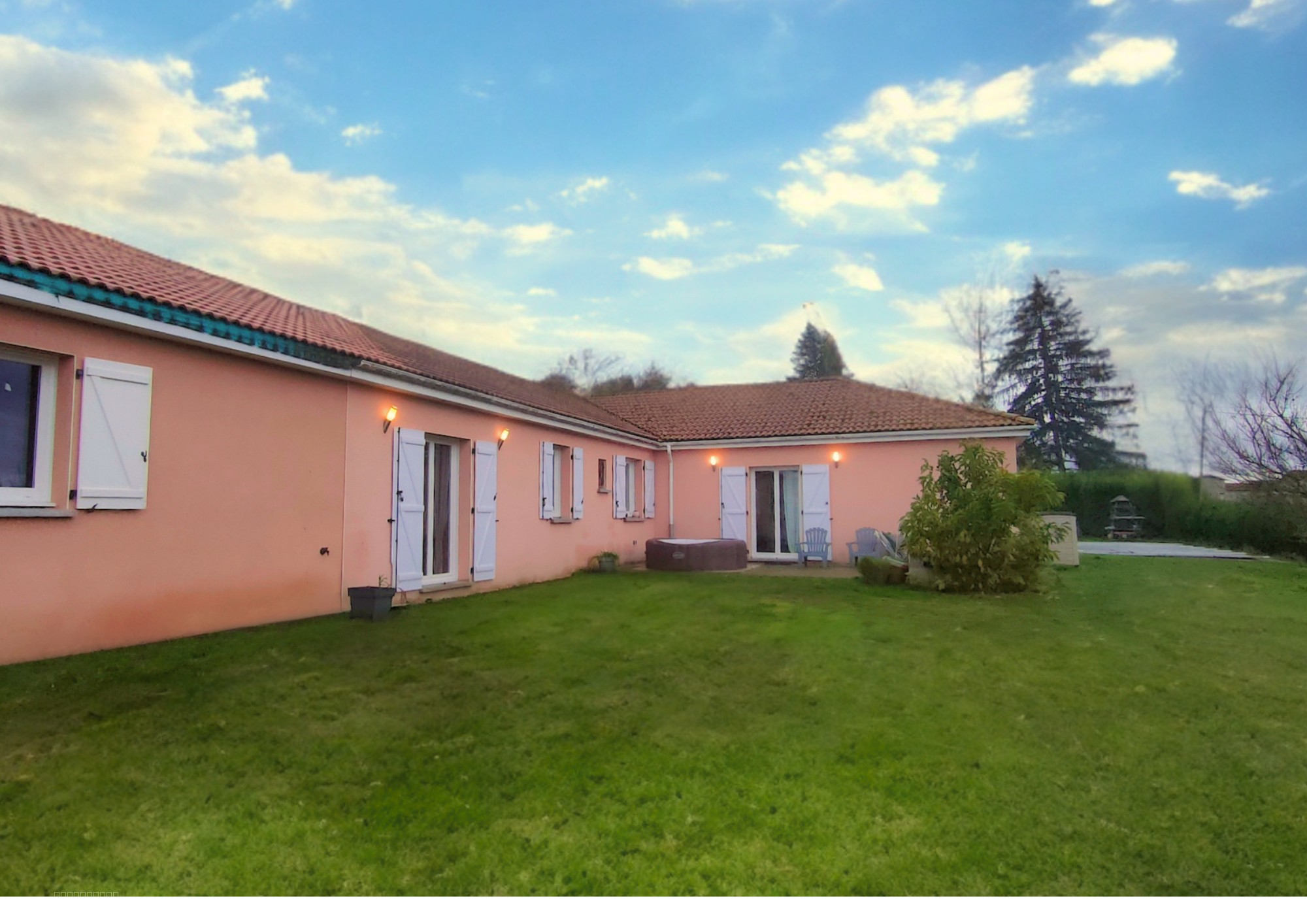 Maison plain pied avec piscine et jardin — photo 2