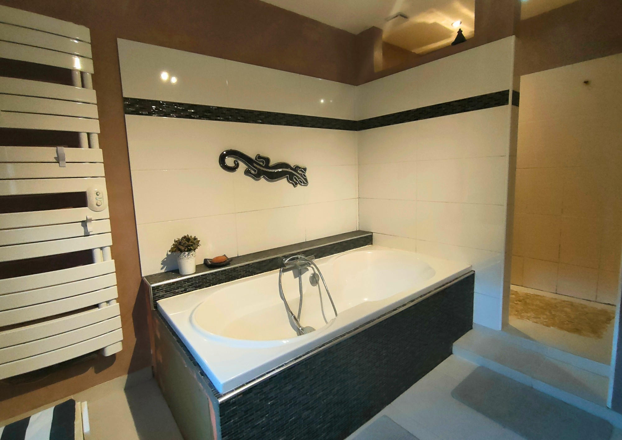 Maison plain pied avec piscine et jardin — photo 14