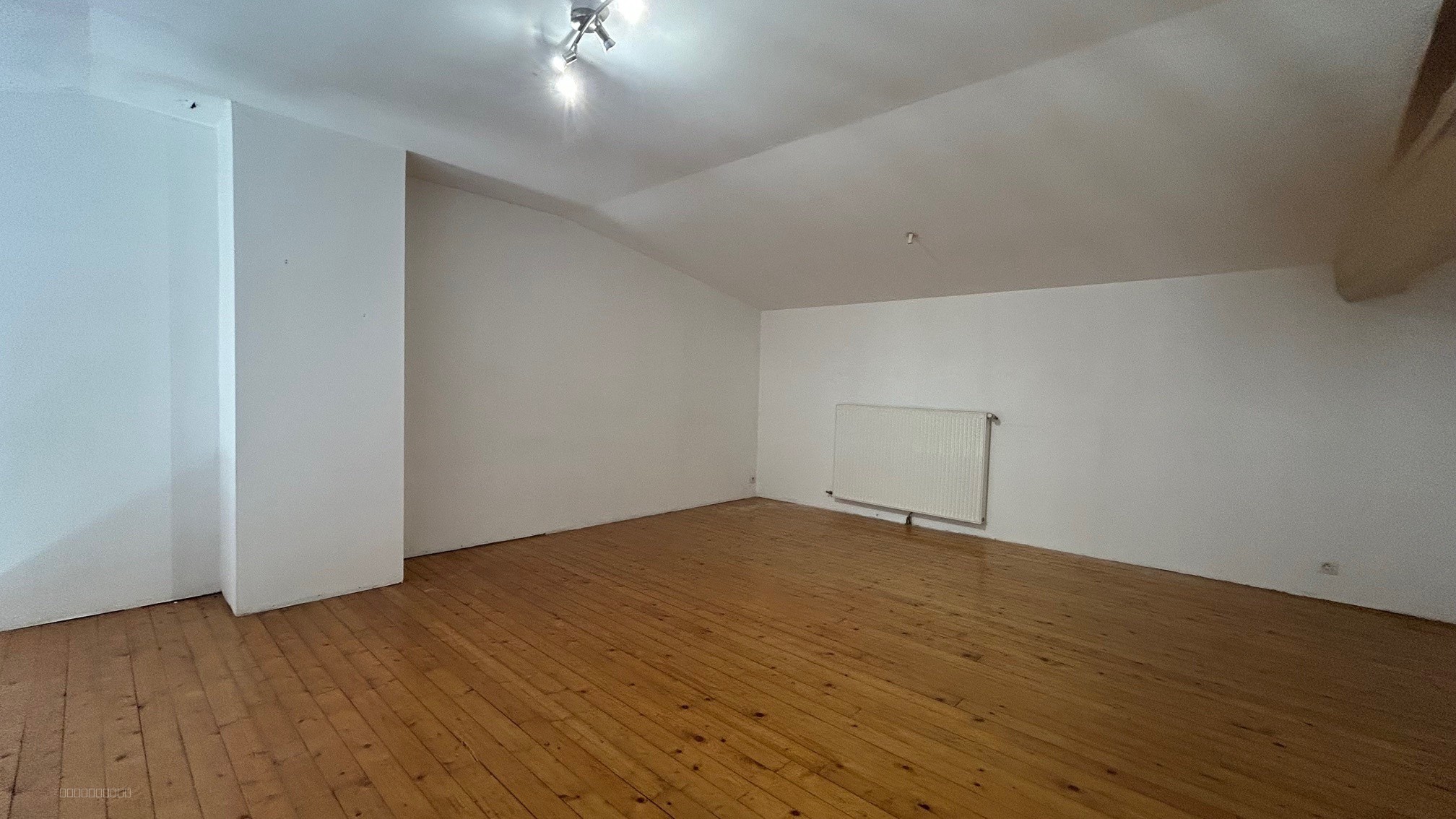Maison avec jardin, cour et piscine sur un terrain clos de 360 m2 — photo 10