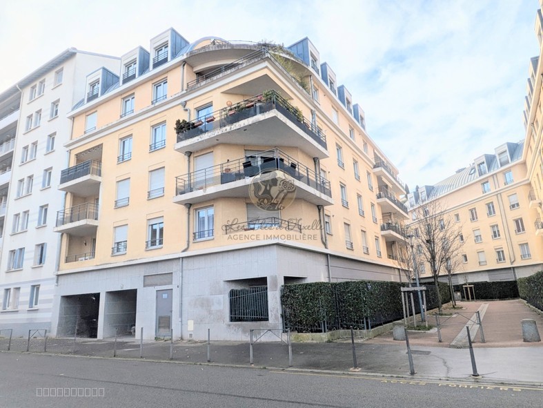 Appartement traversant avec balcon et parking   Lyon 3ᵉ Sans Souci — photo 2