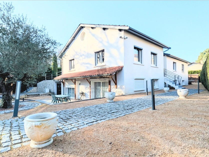 Propriété contemporaine à Grézieu-la-Varenne - 259 m2 Carrez, 360 m2 utiles — photo 4