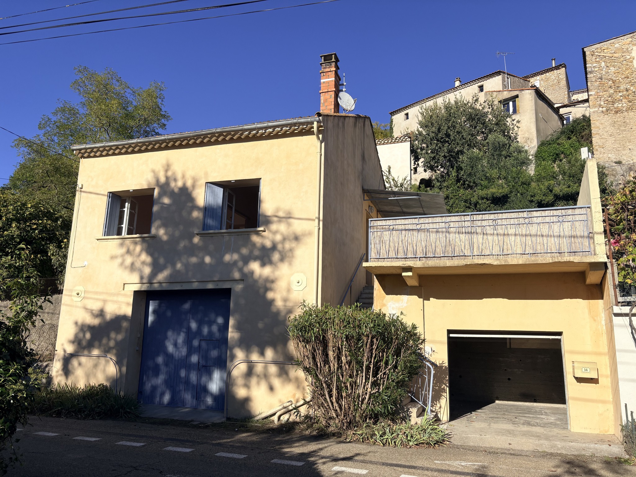 Charmante maison de village avec jardin, terrain et garages — photo 9