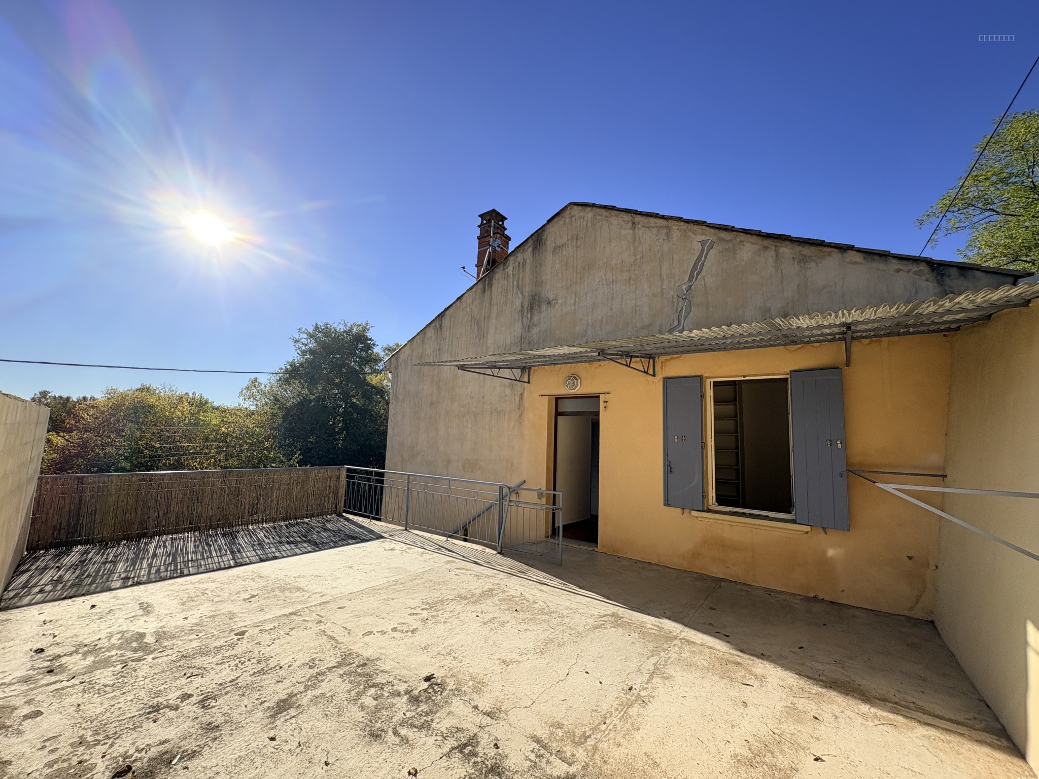 Charmante maison de village avec jardin, terrain et garages — photo 3