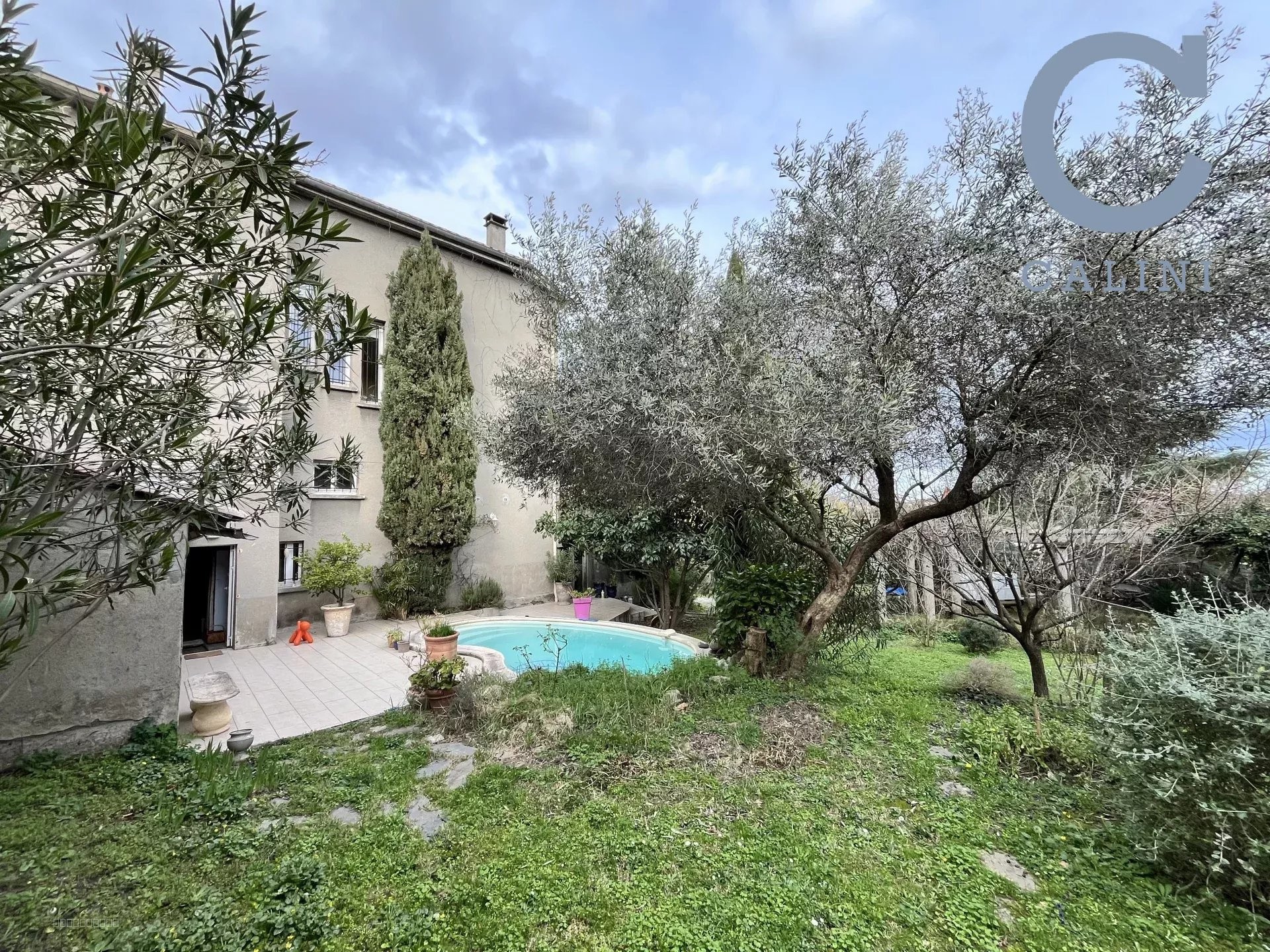 MAISON DE VILLE T8 AVEC PISCINE — photo 2
