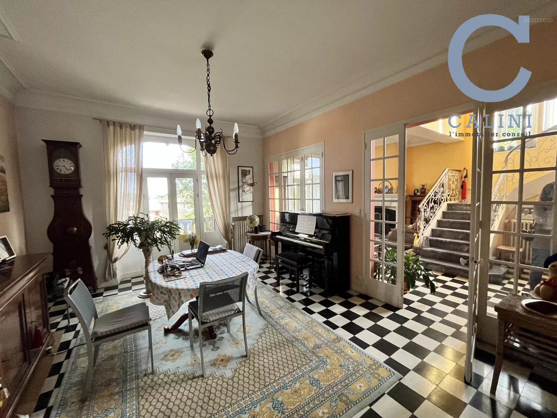MAISON DE VILLE T8 AVEC PISCINE — photo 3