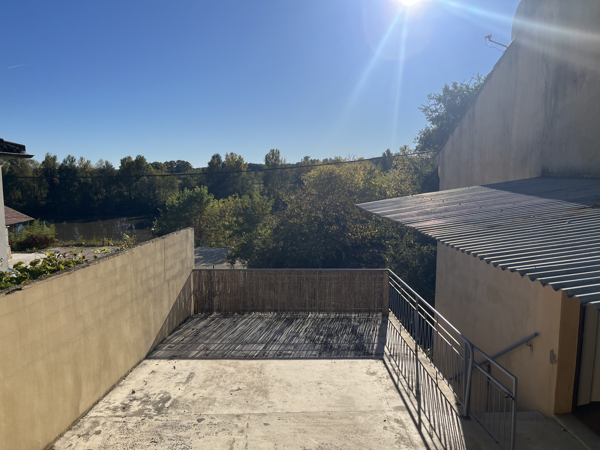 Charmante maison de village avec jardin, terrain et garages — photo 13