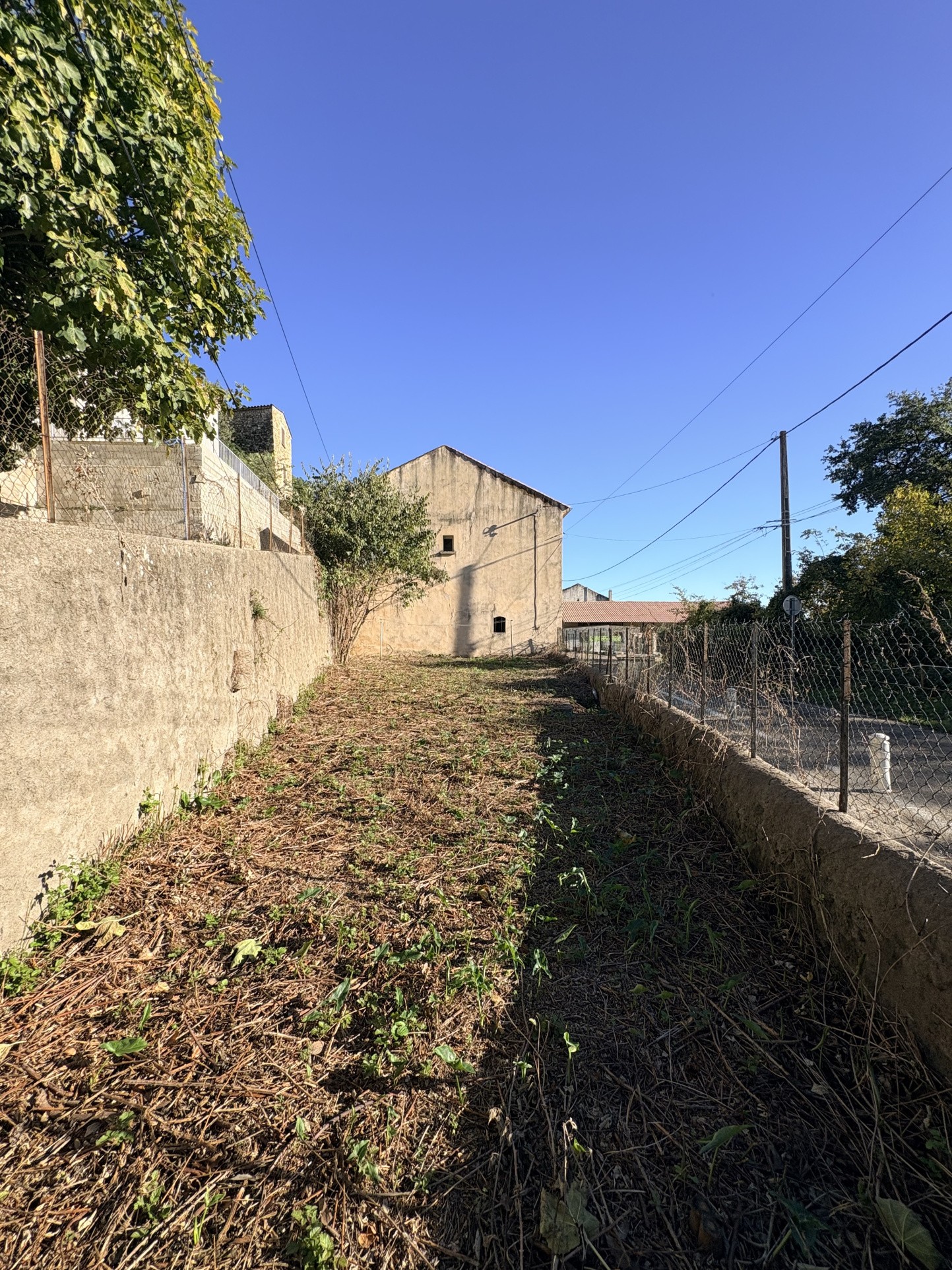 Charmante maison de village avec jardin, terrain et garages — photo 8