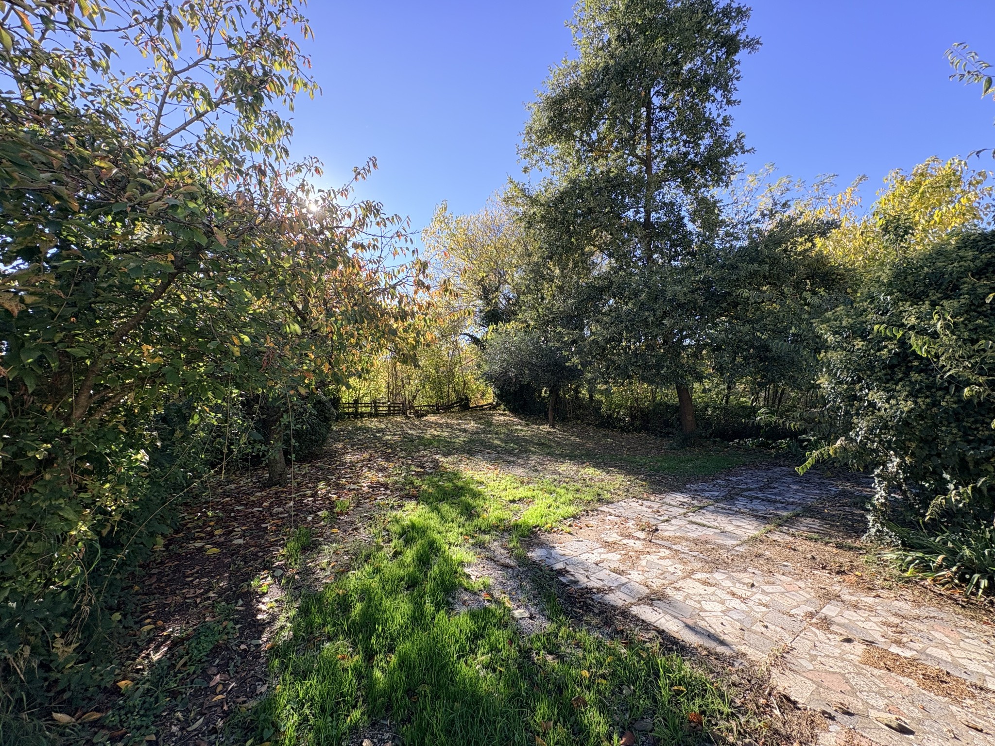 Charmante maison de village avec jardin, terrain et garages — photo 7