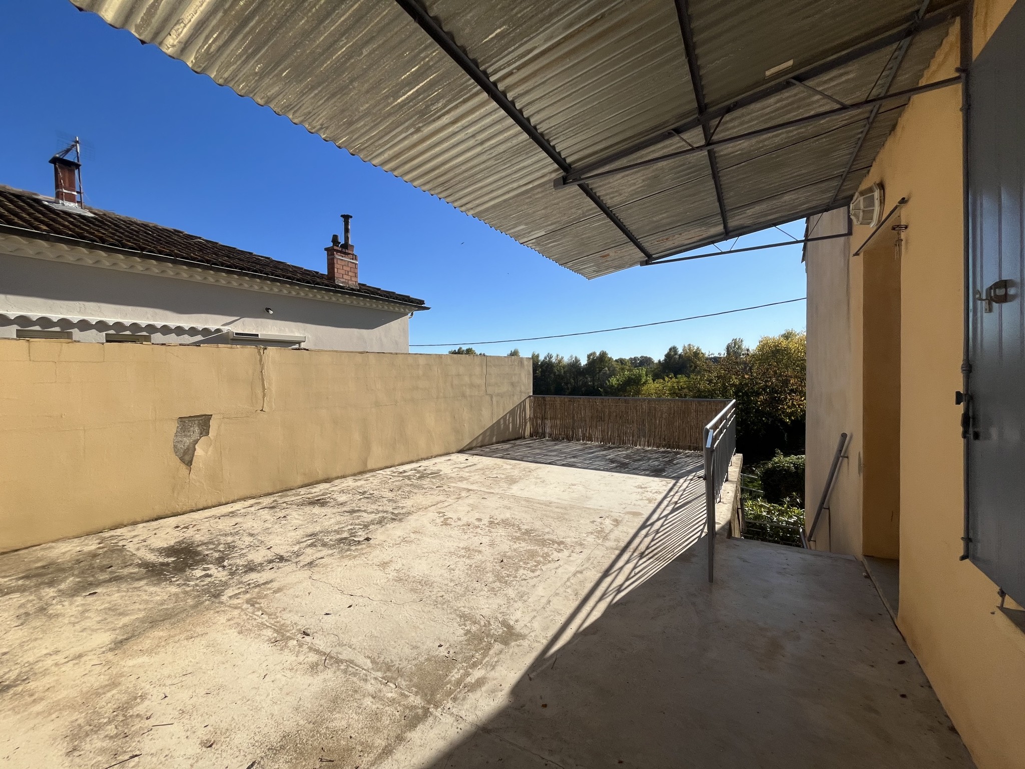 Charmante maison de village avec jardin, terrain et garages — photo 12
