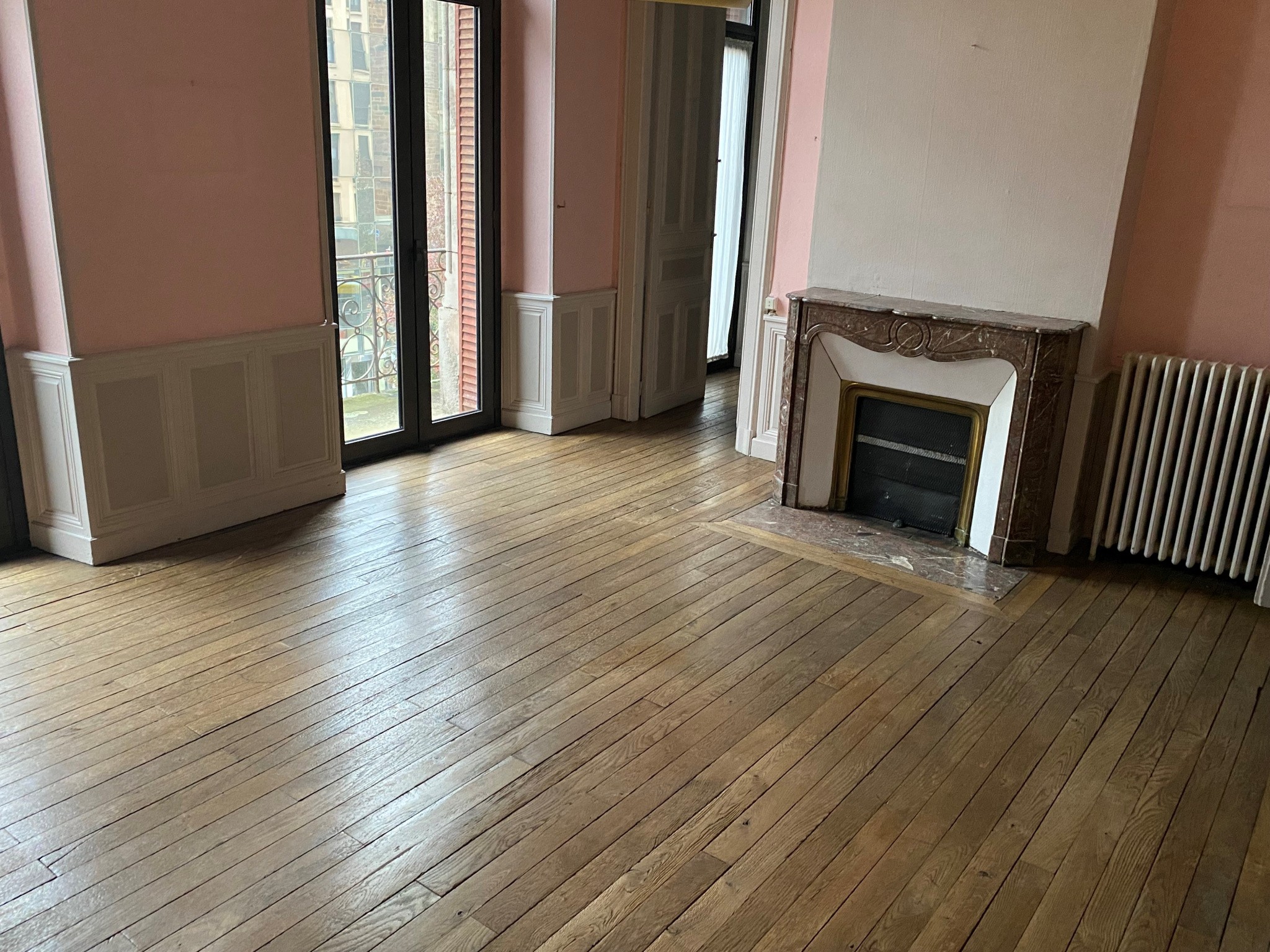 LOCAL PROFESSIONNEL SITUE EN CENTRE VILLE A DEUX PAS DE LA CATHEDRALE — photo 2