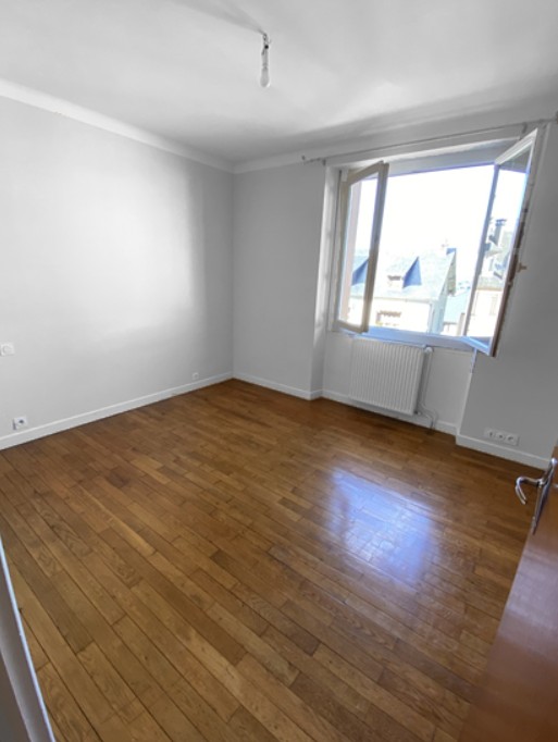 TYPE 4 RENOVE AVENUE DE PARIS AVEC CAVE ET GARAGE — photo 3