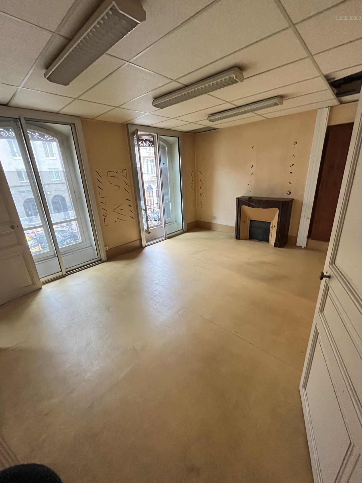 LOCAL PROFESSIONNEL EN CENTRE VILLE A DEUX PAS DE LA CATHEDRALE — photo 3