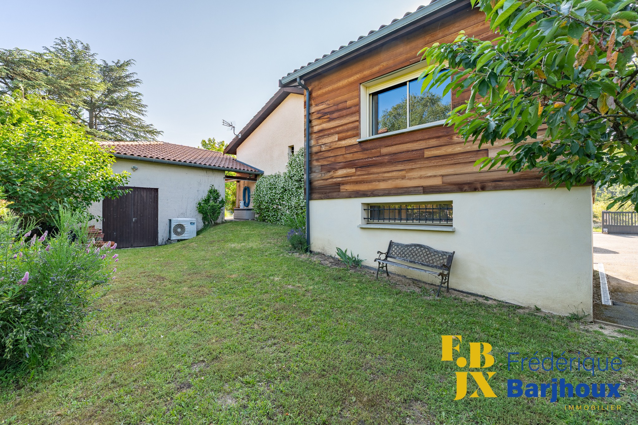 St Genis calme belle maison plain-pied 160m2/4ch sous-sol 95 m2+annexe garage terrain 1325m2 piscine école bus commerces — photo 8