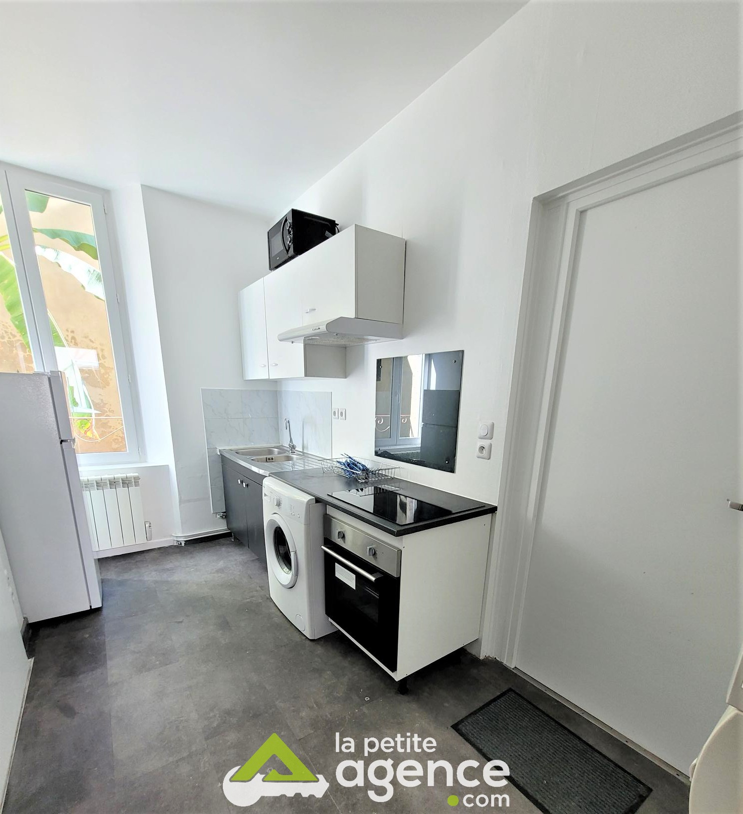MONTLUCON - STUDIO MEUBLE PROCHE COMMERCES — photo 3