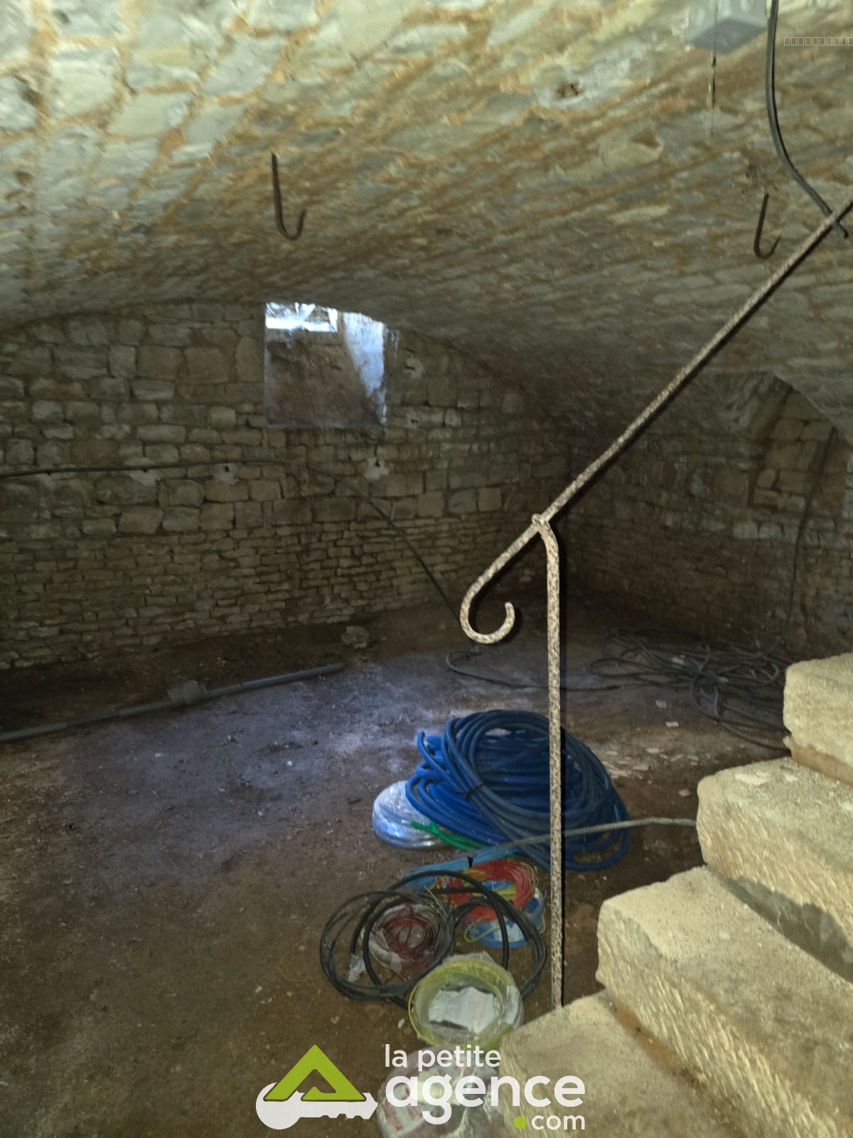 SAINT DENIS DE PALIN : Maison à terminer de rénover sur terrain d'une superficie de 1399 m2 environ. — photo 7