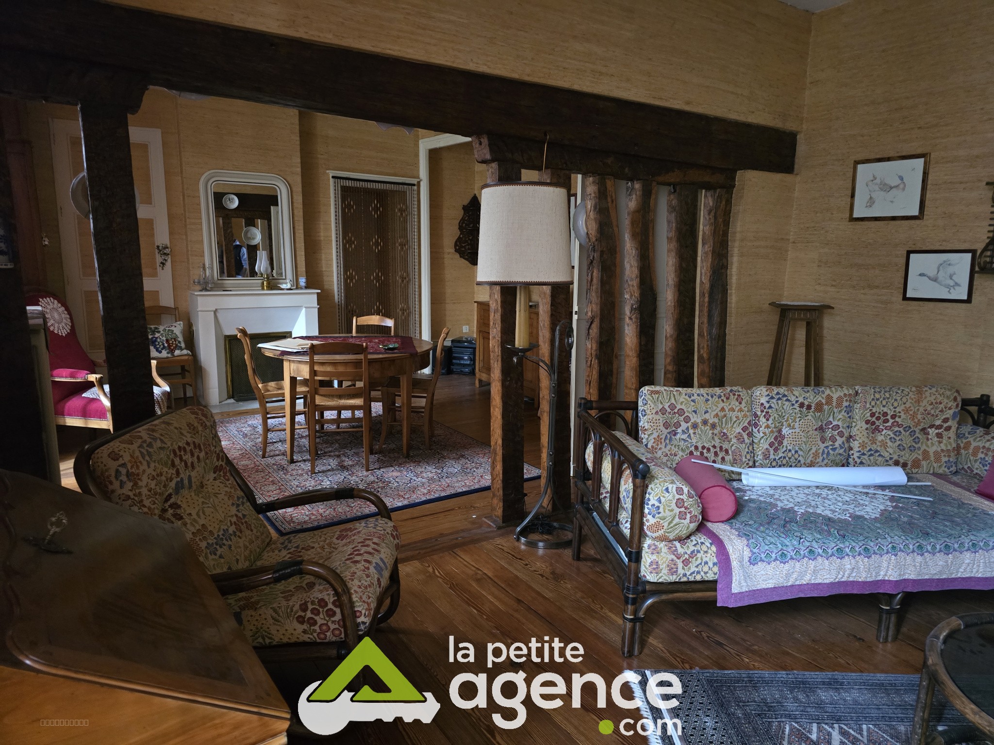 DUN SUR AURON : Charmante maison de ville édifiée sur 552 m2 de terrain fermé et ses dépendances. — photo 2