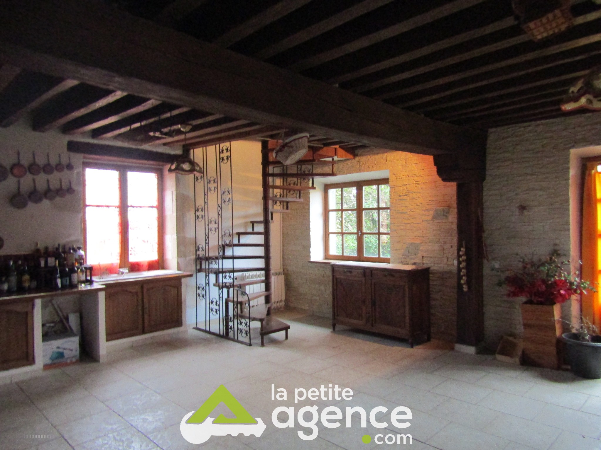 Ferme de 228m2 à acheter à Ourouer-Les-Bourdelins (18) — photo 4
