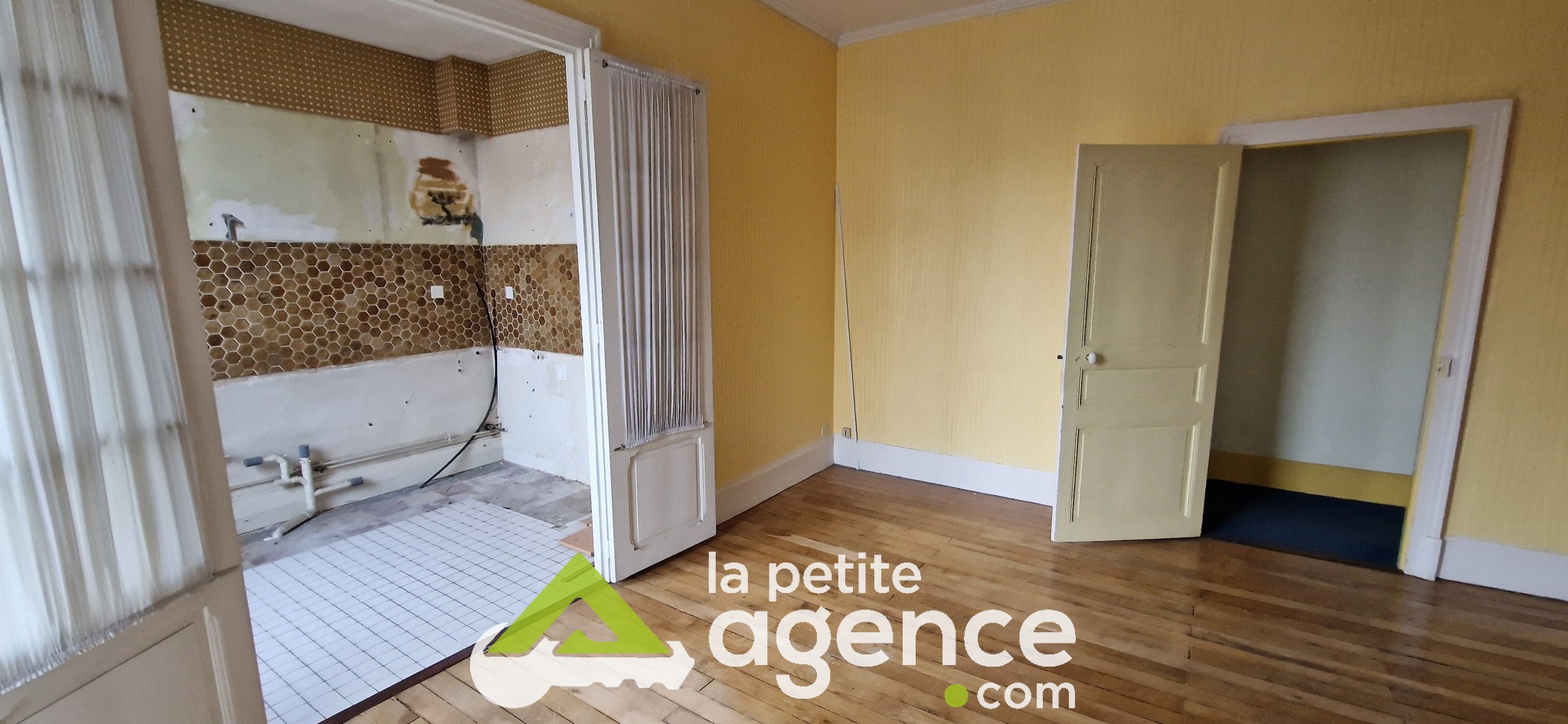 APPARTEMENT AVEC TERRASSE — photo 3