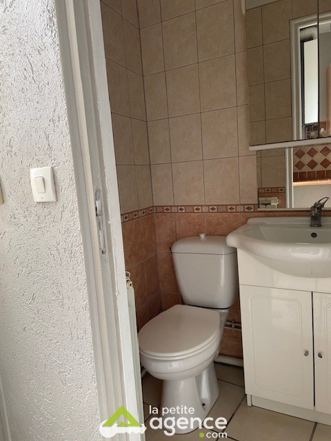 MONTLUCON - T1 BIS PROCHE HOPITAL ET CENTRE VILLE — photo 8