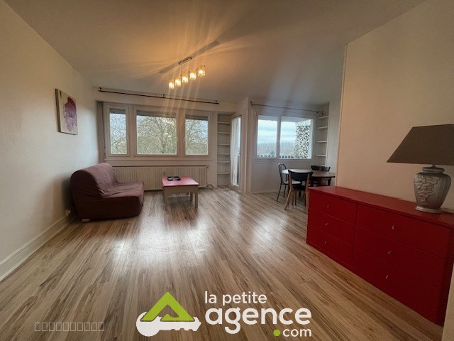 Bel appartement T2 Meublé chauffage compris place Juranville — photo 2