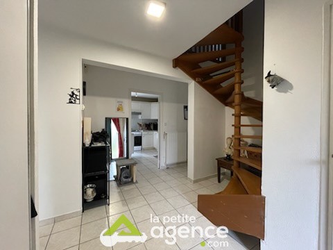 Grande maison 5 chambres quartier de l'hôpital dans quartier calme. — photo 2