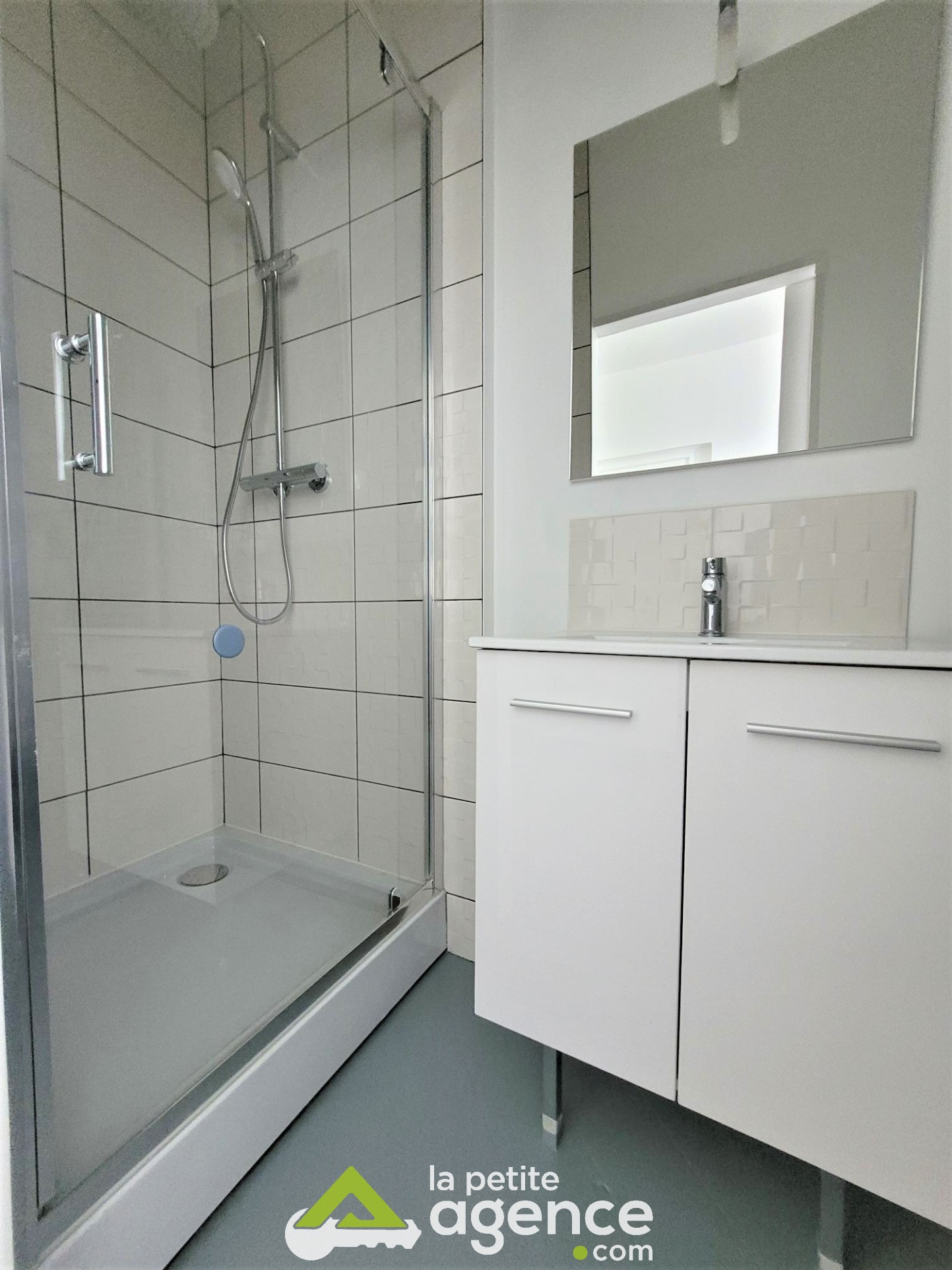 MONTLUCON - STUDIO MEUBLE PROCHE COMMERCES — photo 4