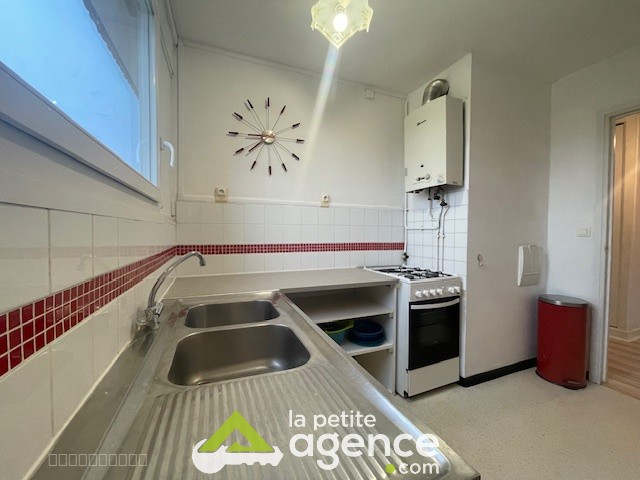 Bel appartement T2 Meublé chauffage compris place Juranville — photo 6
