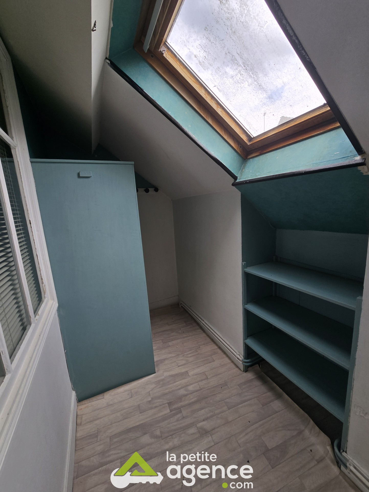 DUN SUR AURON : Maison de ville en hyper centre avec cour et deux chambres. — photo 8