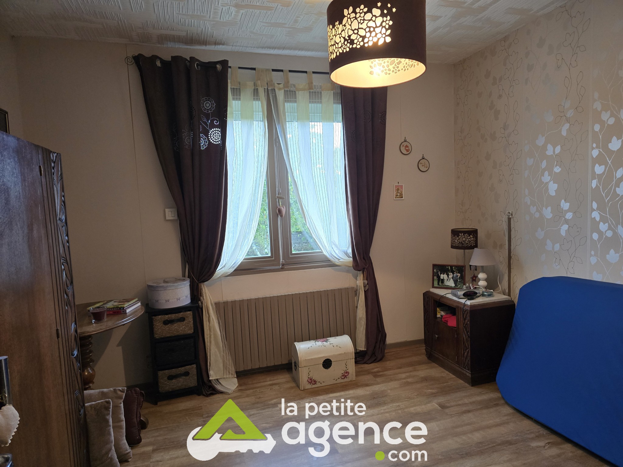 DUN SUR AURON : Charmante maison de ville édifiée sur 552 m2 de terrain fermé et ses dépendances. — photo 8