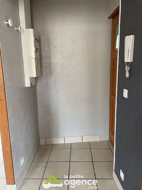 MONTLUCON - T1 BIS PROCHE HOPITAL ET CENTRE VILLE — photo 7