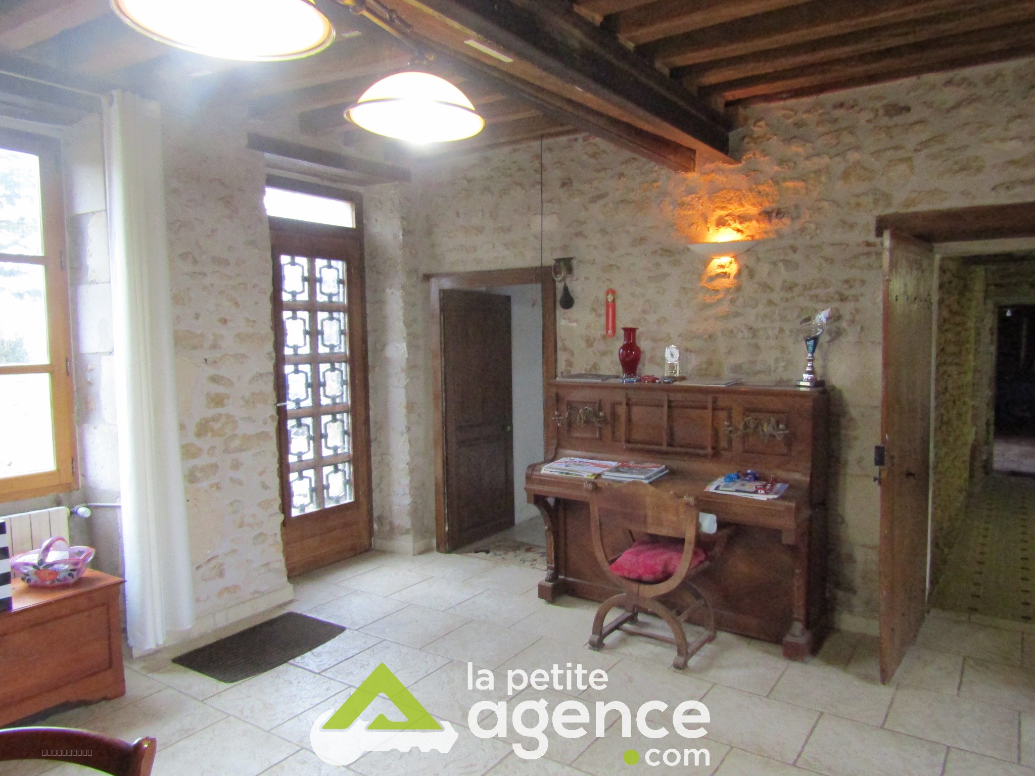 Ferme de 228m2 à acheter à Ourouer-Les-Bourdelins (18) — photo 2